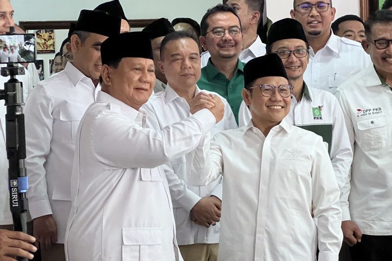 Ketua Umum Gerindra Prabowo Subianto dan Ketua Umum PKB Muhaimin Iskandar atau Cak Imin meresmikan sekretariat bersama Gerindra dan PKB di Menteng, Jakarta Pusat, Senin (23/1/2023). -Putu Indah Savitri-ANTARA