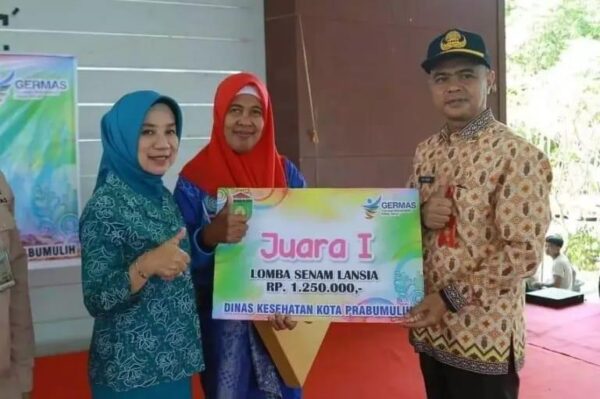 Wakil Kelurahan Wonosari, Juara I Lomba Senam Lansia Dinkes Prabumulih