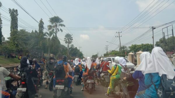 Ini Dia Titik Macet di Martapura, Pengguna Jalan Harus Super Sabar!