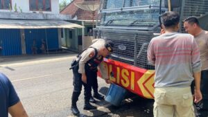 Respon Permintaan Warga, Polres Prabumulih Bantu Air Bersih Kerahkan Mobil AWC