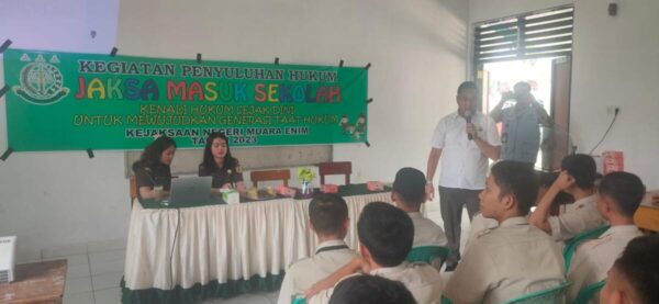 Kejari Muara Enim, Datangi Dua Sekolah, JMS Beri Penyuluhan Hukum