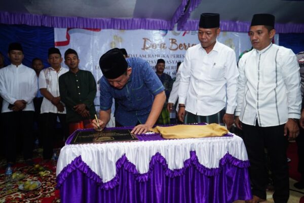 Apresiasi kepada Masyarakat Desa Kurungan Nyawa II, Bangun Jempatan Tanpa Gunakan Anggaran Pemkab, Bupati Enos: Ini Inisiasi Kepala Desa