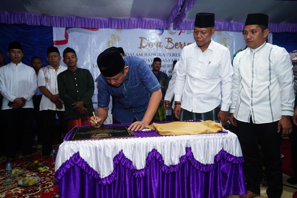 Bupati OKU Timur Ir. H. Lanosin mengaku bangga kepada seluruh masyarakat Desa Kurungan Nyawa II Kecamatan Buay Madang, bukan tanpa alasan, Bupati mengungkapkan bahwa telah banyak prestasi yang diukir oleh kekompakan masyarakat desa ini.