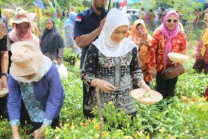 Feby Deru Apresiasi Warga Sugiwaras Kelurahan Talang Jambe Sukses Terapkan GSMP