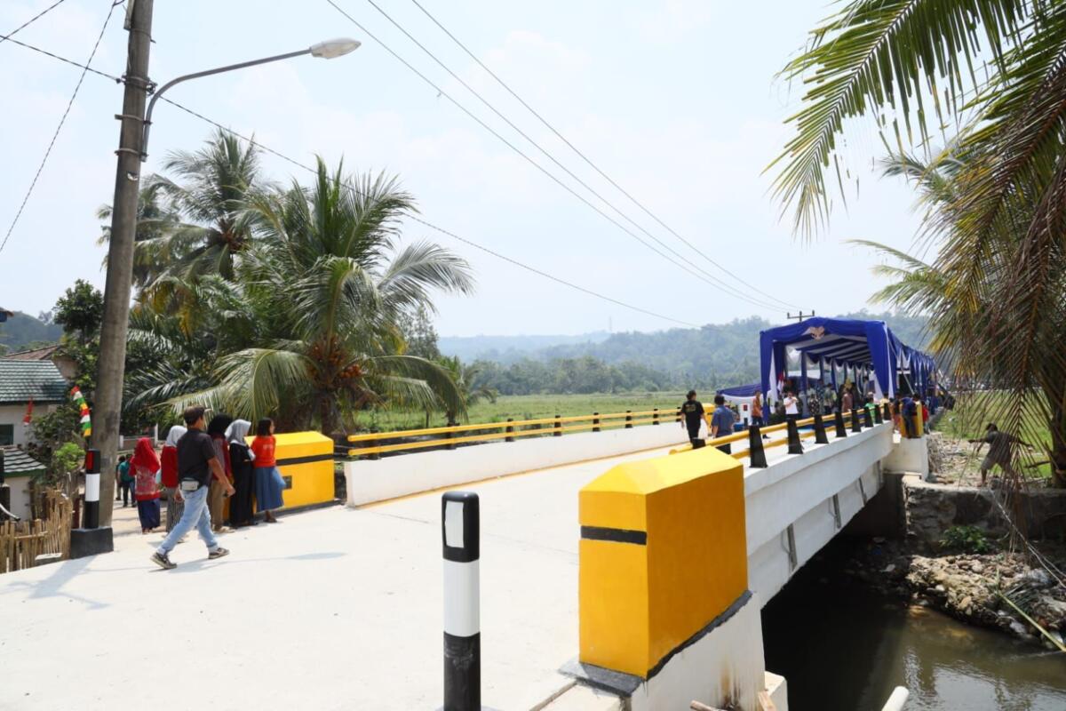 Gubernur Sumsel H. Herman Deru meresmikan infrastruktur 3 Jembatan sekaligus di Kabupaten Ogan Komering Ulu (OKU) yakni Jembatan Bong Desa Lontar,  Jembatan Air Terentang Lubuk Batang Lama, Jembatan Air Kurup Lubuk Batang, di Desa Lontar, Kecamatan Muara Jaya Kabupaten OKU, Sabtu (27/8) siang. 