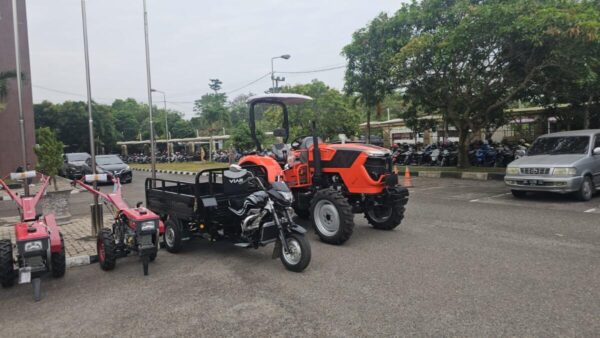 Petani Prabumulih Terima Bantuan Sarana Prasarana Kementan RI