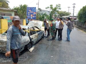 Mobil Terbakar, Nyaris Rengut Dua Nyawa Penumpangnya. Begini kata Kapolsek Prabumulih Timur