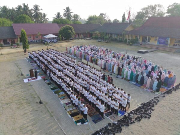 SMANTI Prabumulih Sholat Istisqo, Semoga Diijabah Segera Turun Hujan