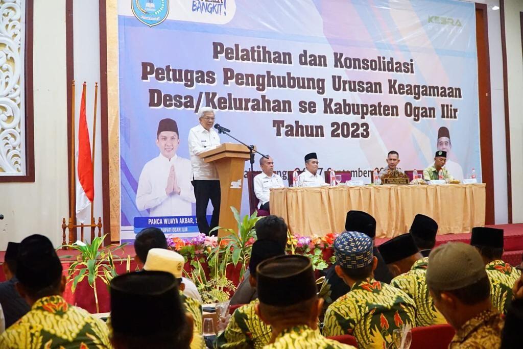 Wakil Gubernur Sumsel H. Mawardi Yahya (MY) membuka kegiatan Pelatihan dan Konsolidasi Petugas Penghubung Urusan Keagamaan Desa/Kelurahan (P2UKD/K) se-Kabupaten Ogan Ilir (OI) Tahun 2023, di Hotel Ayola Rabu (6/9) sore.