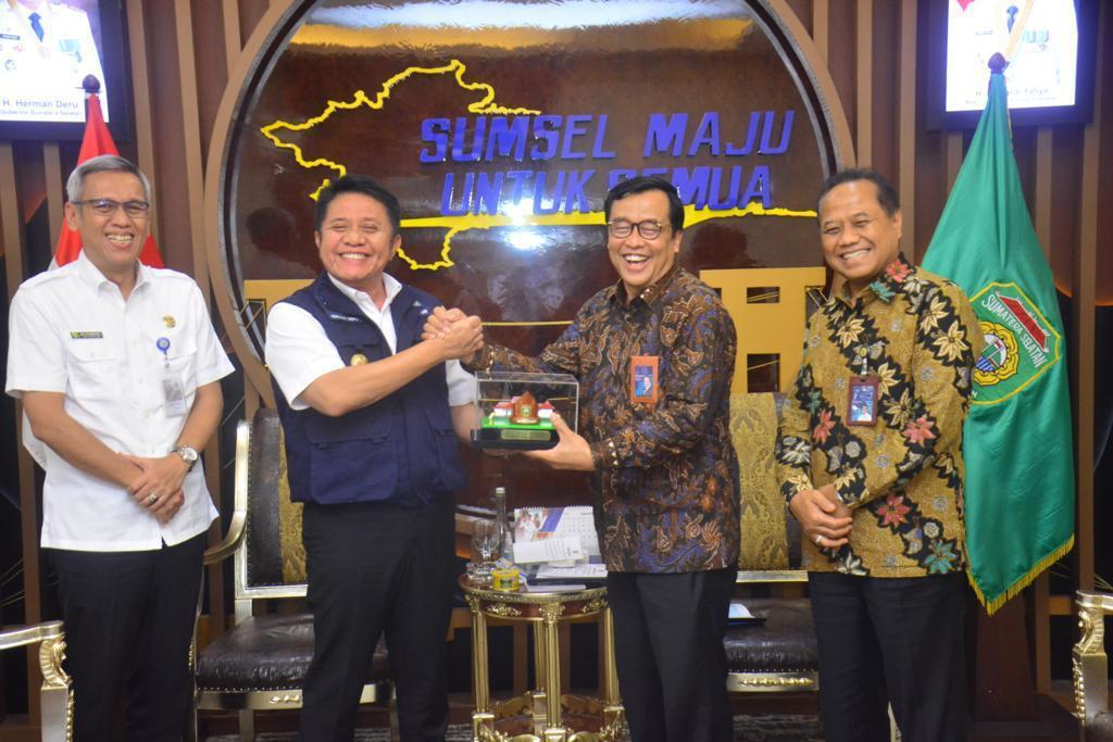 Gubernur Sumsel H Herman Deru secara khusus meminta pemangku kepentingan yang menjadi leading sektor pendistribusian pupuk bersubsidi dan komersil untuk segera melakuman langkah dalam mengatasi berbagai permasalahan terkait pendistribusian pupuk subsidi dan non subsisdi diwilayah Sumsel.