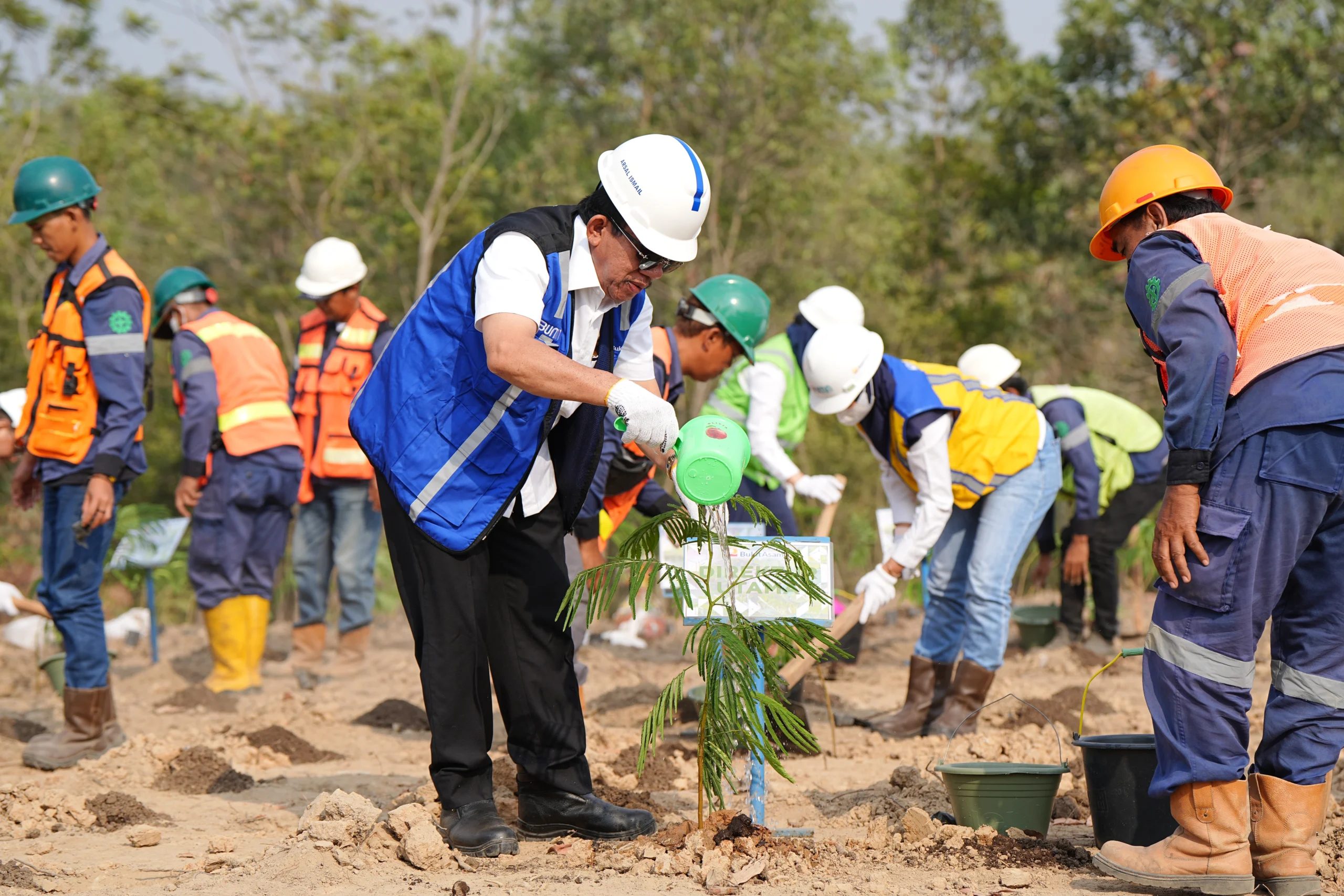 PT Bukit Asam Tbk (PTBA) melakukan budidaya kaliandra merah untuk dikembangkan sebagai biomassa. Hal ini ditandai dengan Soft Launching Reklamasi Bentuk Lain untuk Pengembangan Budidaya Kaliandra Merah di Tanjung Enim, Sumatera Selatan, Senin (9/10/2023).