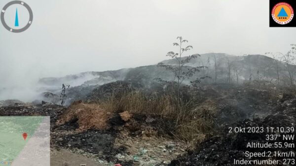 20 Kali Helikopter Water Bomber Siramkan Air di TPA Sungai Medang, Padamkan Api