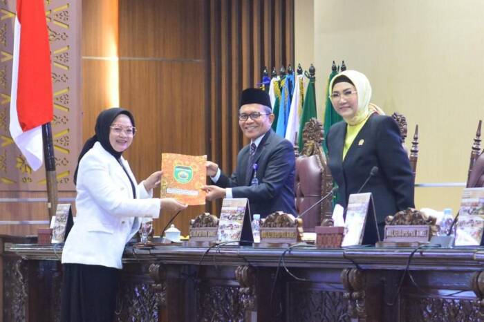 Sekretaris Daerah Provinsi Sumatera Selatan (Sumsel) Ir S.A Supriono menghadiri Rapat Paripurna LXXVI (76) Dewan Perwakilan Rakyat Daerah (DPRD) Provinsi Sumatera Selatan (Sumsel) bertempat di Ruang Rapat DPRD Provinsi Sumsel, Rabu (25-10-2023).