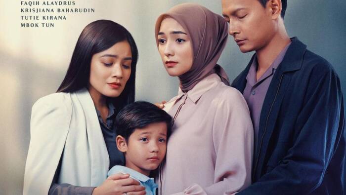 Film Air Mata di Ujung Sajadah menuai atensi publik karena ceritanya yang menyentuh hati.