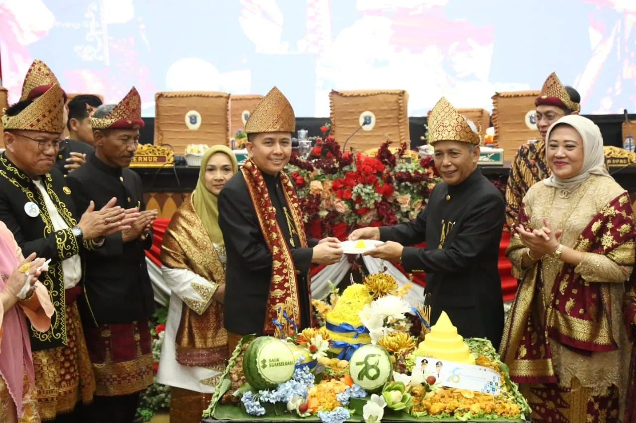 Kini Kabupaten Ogan Komering Ilir (OKI) telah genap berusia ke-78 tahun. Penjabat (Pj) Gubernur Sumatera Selatan (Sumsel) Agus Fatoni berharap agar warga Kabupaten OKI kian maju dan lebih sejahtera.