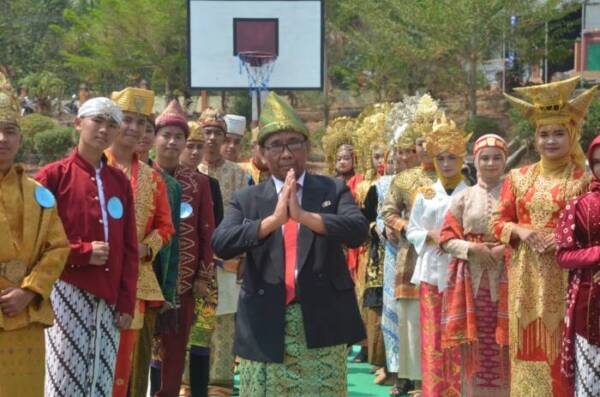 BIKIN KAGUM! Pakaian Adat Warnai Peringatan Sumpah Pemuda ke-95 di SMA Negeri 2 Martapura