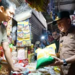 Penjabat (Pj) Gubernur Sumatera Selatan (Sumsel) Agus Fatoni telah blusukan ke dua pasar tradisional, yiatu Pasar Tradisional Palimo dan Pasar Lemabang untuk mengecek harga pangan saat ini.