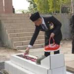 Bupati OKU Timur Ir. H. Lanosin, M.T mengikuti upacara ziarah nasional dalam rangka peringatan Hari Pahlawan di Taman Makam Pahlawan (TMP) Jurai Komering Sakti Kabupaten OKU Timur Jum'at, 10 November 2023.