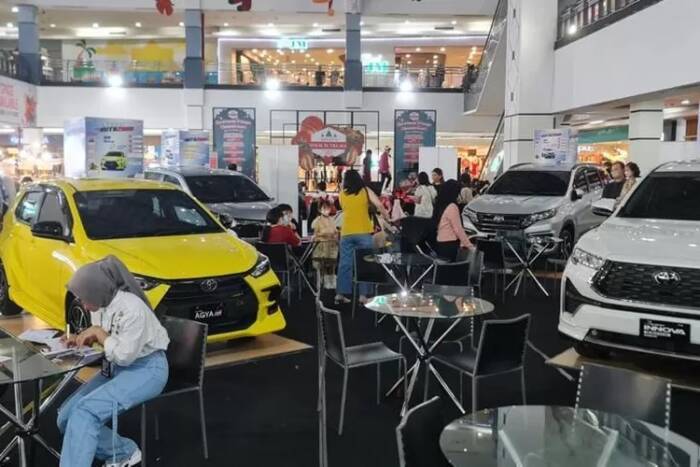 Auto 2000 Expo di Atrium PS Mall. Expo yang berlangsung selama dua hari Sabtu dan Minggu (9 -10/12/2023) memberikan penawaran beragam promo dan hadiah langsung untuk setiap transaksi yang dilakukan mulai pukul 10.00 Wib sampai pukul 22.00.