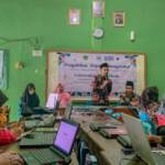 Tim Pengabdian Dosen Universitas Nurul Huda menghadirkan Workshop peningkatan profesionalisme guru melalui pelatihan pembuatan video presentasi, di Madrasah Tsanawiyah (MTs) Nurul Huda Sukaraja OKU Timur. Foto: Istimewa/dok.