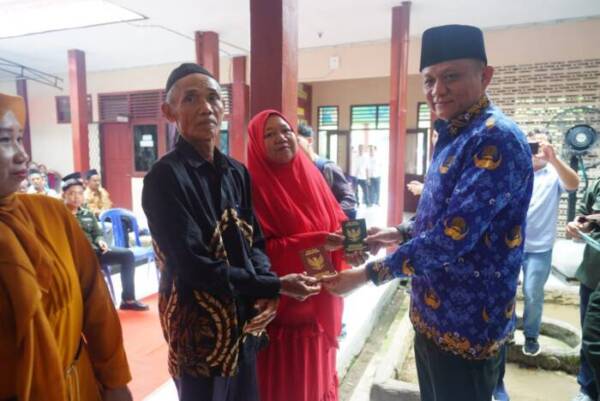 Bupati Enos Tutup Pelayanan Sidang Isbat Nikah Terpadu Tahun 2023 di Zona IV