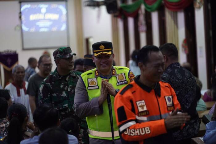 Kapolres Prabumulih, AKBP Endro Aribowo SIk bersama Pj Wako, H Elman ST MM mengecek sejumlah gereja pada perayaan Natal 2023, beberapa waktu lalu. Foto : Ist/FS.COM