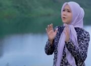 Lagu minang berjudul "Hilang Baganti Buruak Batuka" yang dinyanyikan Rayola kini tengah viral. Foto: Tangkapan layar Chanel YouTube Rayola Offecial