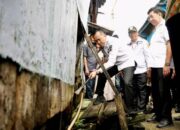 Penjabat (Pj) Gubernur Sumatera Selatan (Sumsel) Agus Fatoni melaunching Perbaikan Rumah Tidak Layak Huni (RLTH) dan Pemberian Sanitasi Serentak se-Sumsel.