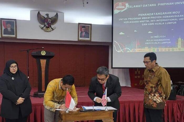 STKIP Muhammadiyah OKU Timur melaksanakan penandatanganan MoU dengan INTI Internasional University Malaysia yang dilaksanakan di KBRI di Kuala Lumpur Malaysia pada Senin (20/05/2024).