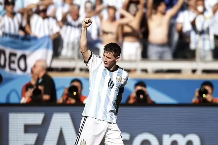 Lionel Messi menikmati kemenangan bersama Argentina yang kembali ke pertandingan final turnamen untuk kedua kalinya secara berturut-turut yang pada sebelumnya pada final Copa America 2020. (Instagram afaseleccion dan copamerica).