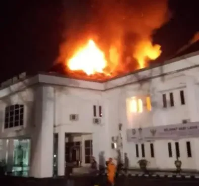 Kantor Dinas Bupati OKU Terbakar. Foto: okusatu.id