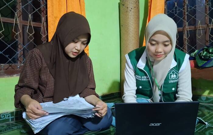 Perbarui Data Pemilik KIS, Mahasiswa KKN UNUHA Survei Door to Door