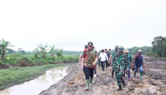 Tinjau Lokasi Program Oplah, Ini Kata Bupati Enos