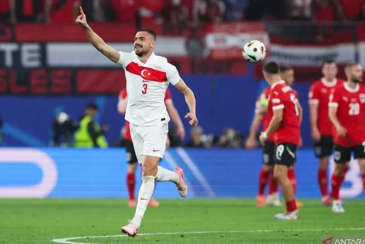 Dwigol Merih Demiral mengantarkan Turki melaju ke perempat final Piala Eropa 2024.