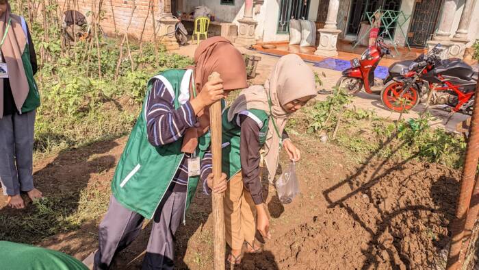 Mahasiswa KKN-T  UNUHA Dorong Inisiatif dalam Mendukung Kemandirian Ekonomi Petani Sayur