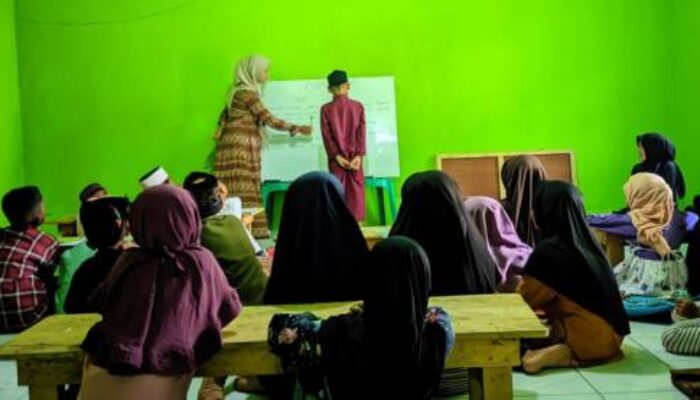 Mahasiswa KKNT UNUHA Aktifkan Kembali TPA Al-Iklas