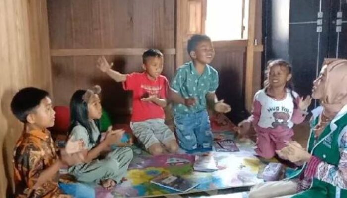 Penerapan Tri Gatra dan Cinta Budaya Lokal melalui Penyaluran Inovasi Bimbingan Belajar Anak di Desa Simpang Tiga