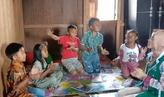 Penerapan Tri Gatra dan Cinta Budaya Lokal melalui Penyaluran Inovasi Bimbingan Belajar Anak di Desa Simpang Tiga