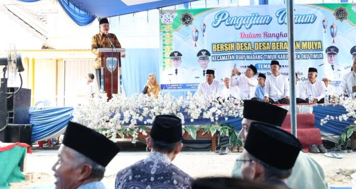 Bupati OKU Timur Ir. H. Lanosin MT saat menghadiri Pengajian Umum di Desa Berasan Mulya, Kecamatan Buay Madang Timur, Sabtu 31 Agustus 2024.