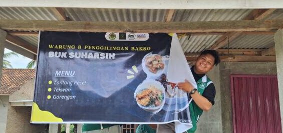 Mahasiswa KKN UNUHA Beri Sentuhan Baru pada Usaha Penggilingan Bakso Bu Suharsih