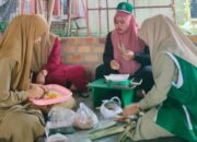 Mahasiswa KKN-T Mandiri III Buat Jamu Herbal Fermentasi dari Bahan Rempah- Rempah untuk Ternak Ayam Bangkok