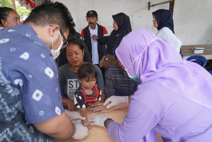 PT Bukit Asam Tbk (PTBA) Unit Dermaga Kertapati menggelar pengobatan gratis dan penanganan anak stunting