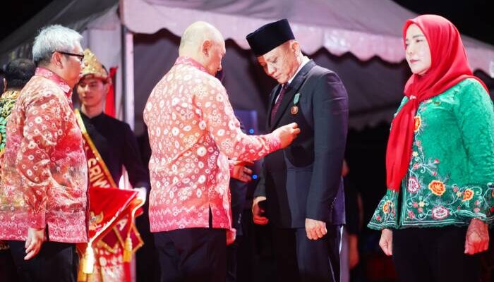 Bupati OKU Timur Raih Penghargaan Satya Lencana Wira Karya, Sukses Bina Koperasi dan UKM