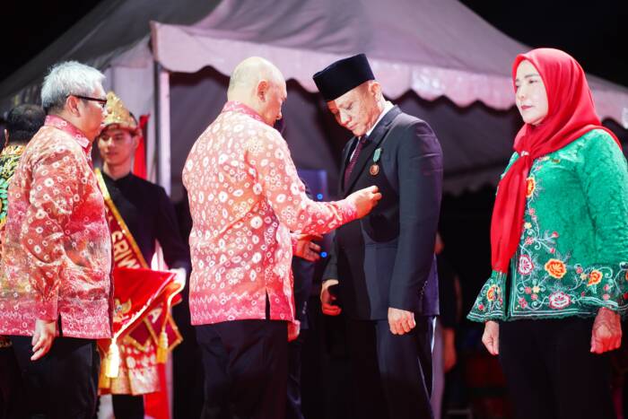 Bupati OKU Timur Raih Penghargaan Satya Lencana Wira Karya, Sukses Bina Koperasi dan UKM