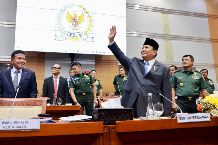 Rapat bersama Komisi 1 DPR RI, Prabowo Subianto Menteri Pertahanan RI maynpaikan ucapan pamit kepada jajaran ketua serta anggota Komisi DPR RI.