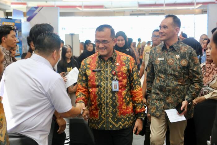 Sekretaris Daerah (Sekda) Provinsi Sumatera Selatan (Sumsel) Drs. H. Edward Candra MH, secara resmi melakukan Opening Ceremony dan Leaders Talkshow