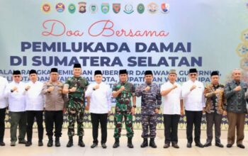 Penjabat (Pj) Gubernur Sumatera Selatan (Sumsel) Elen Setiadi, S.H, M.S.E menghadiri kegiatan Doa Bersama dalam rangka Pemilukada Damai di Sumsel Tahun 2024, di kawasan Monpera Palembang, Minggu (24/11/2024) pagi. 