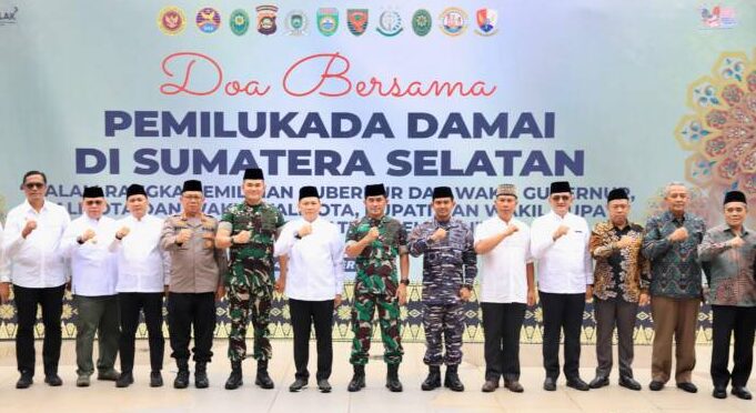 Penjabat (Pj) Gubernur Sumatera Selatan (Sumsel) Elen Setiadi, S.H, M.S.E menghadiri kegiatan Doa Bersama dalam rangka Pemilukada Damai di Sumsel Tahun 2024, di kawasan Monpera Palembang, Minggu (24/11/2024) pagi. 