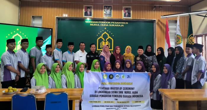 Pelatihan Master Of Ceremony di Lingkungan Siswa SMK Nurul Huda sebagai Penguatan Fonologibahasa Indonesia