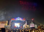 Drone Show Sambut Tahun Baru 2025 Bikin Langit Palembang Berwarna 